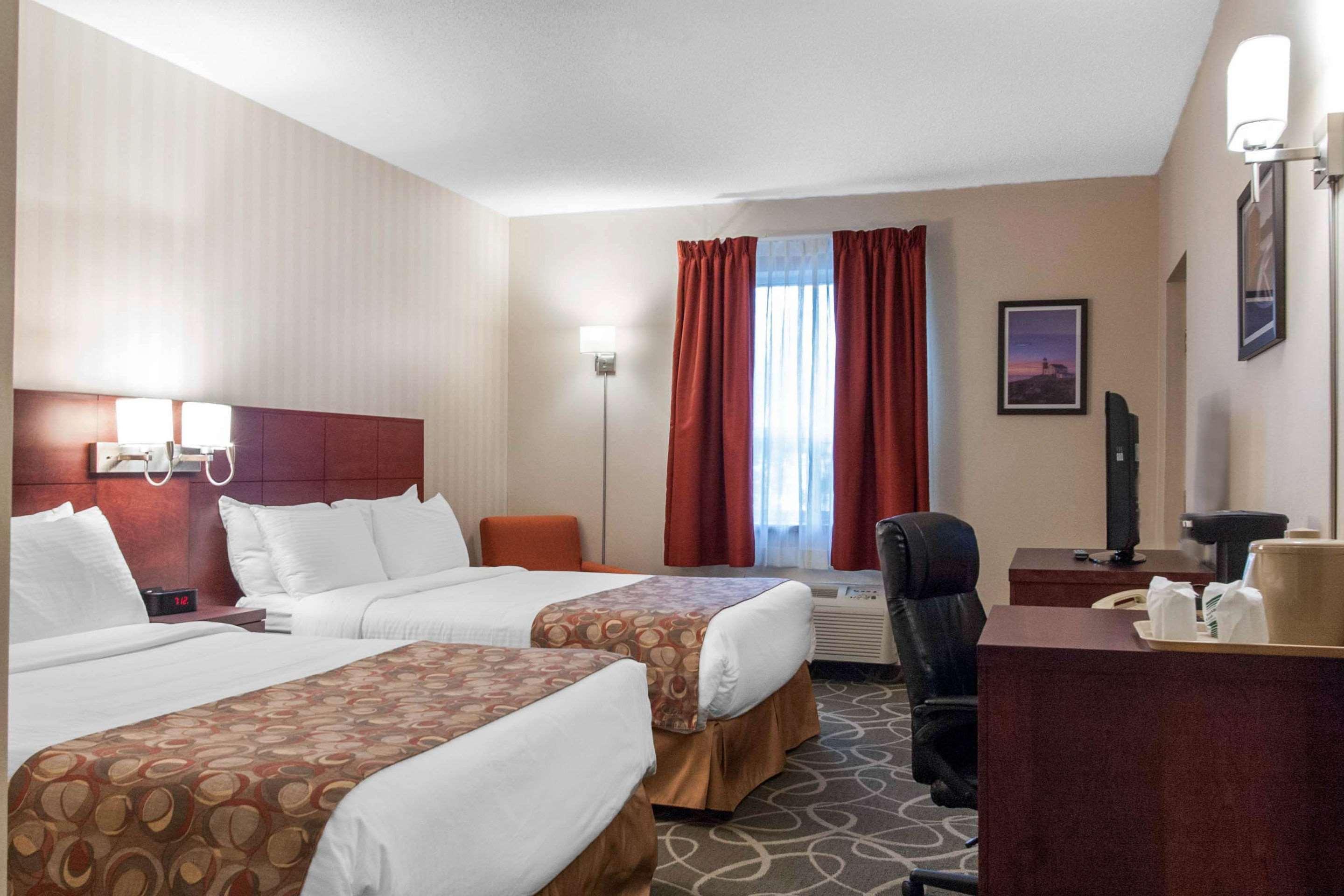 ควอลิตี้ โฮเต็ล แอนด์ สวีท Hotel แกนเดอร์ ภายนอก รูปภาพ