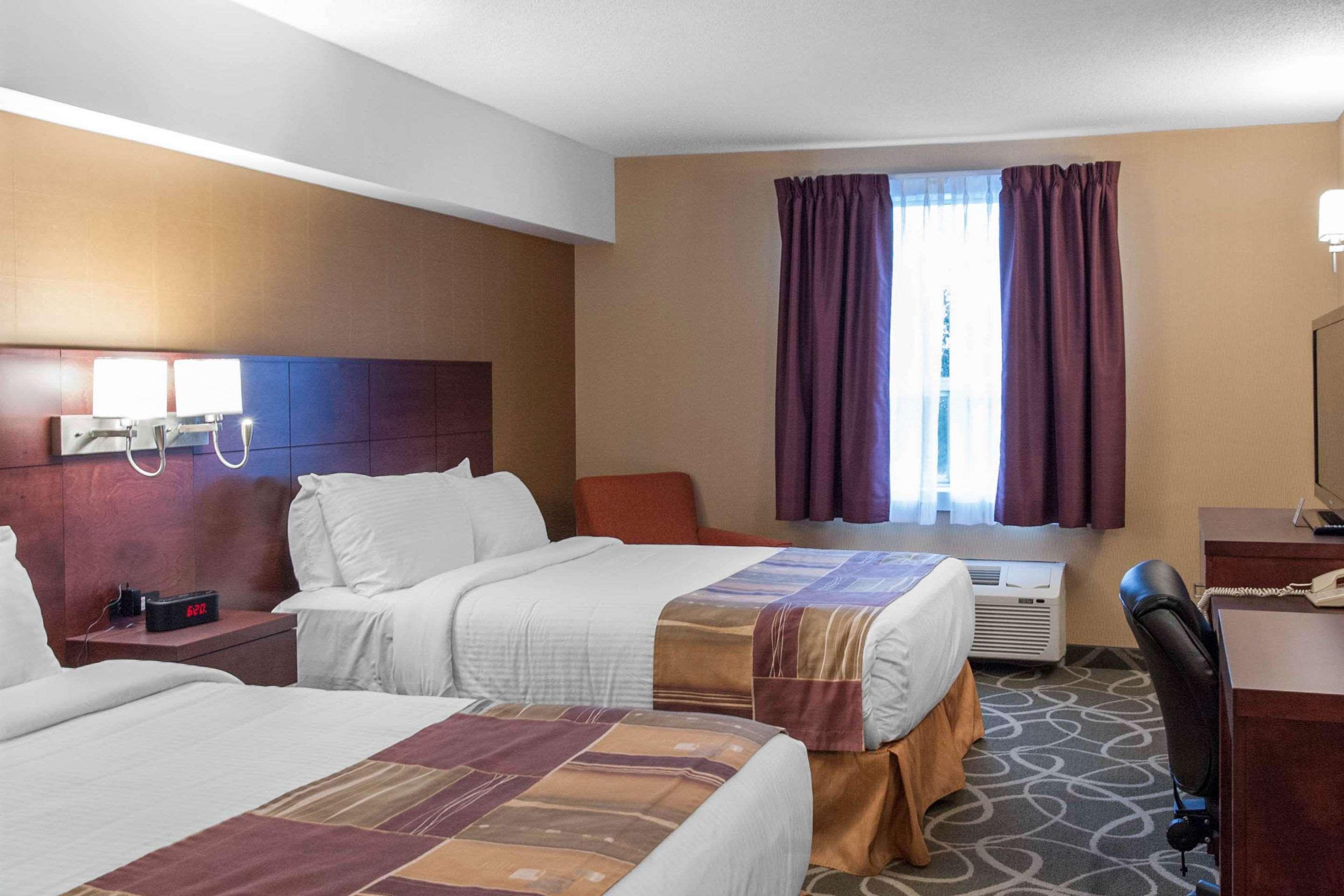 ควอลิตี้ โฮเต็ล แอนด์ สวีท Hotel แกนเดอร์ ภายนอก รูปภาพ