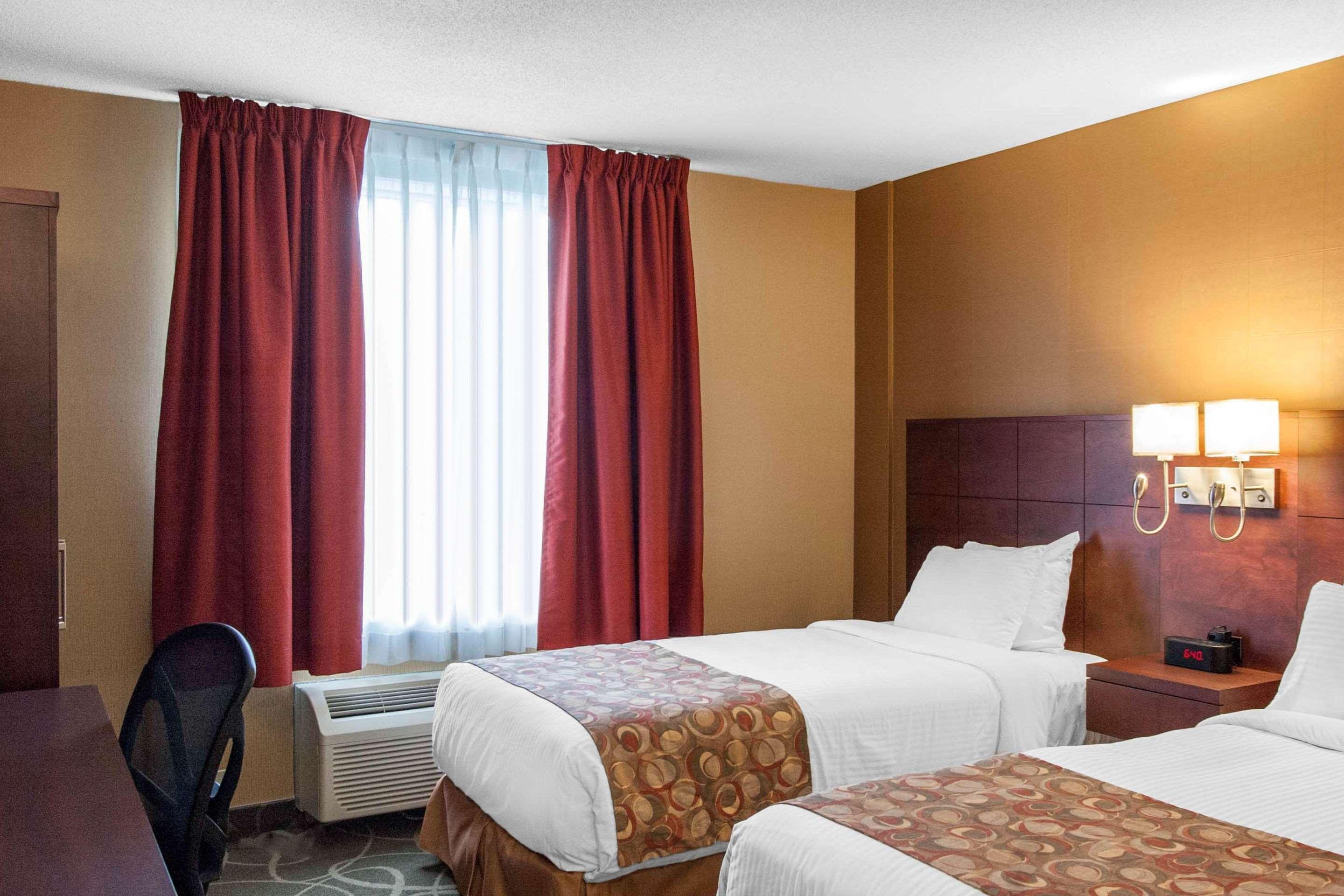 ควอลิตี้ โฮเต็ล แอนด์ สวีท Hotel แกนเดอร์ ภายนอก รูปภาพ