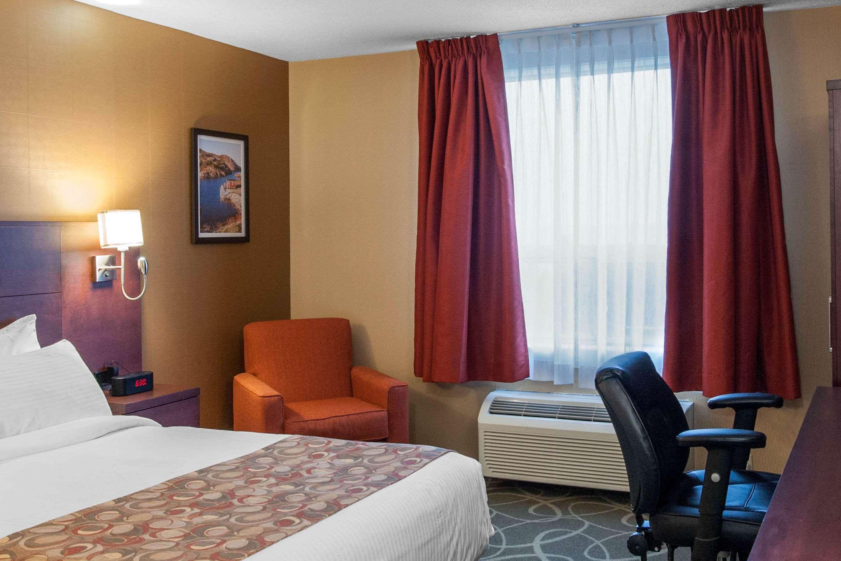 ควอลิตี้ โฮเต็ล แอนด์ สวีท Hotel แกนเดอร์ ภายนอก รูปภาพ