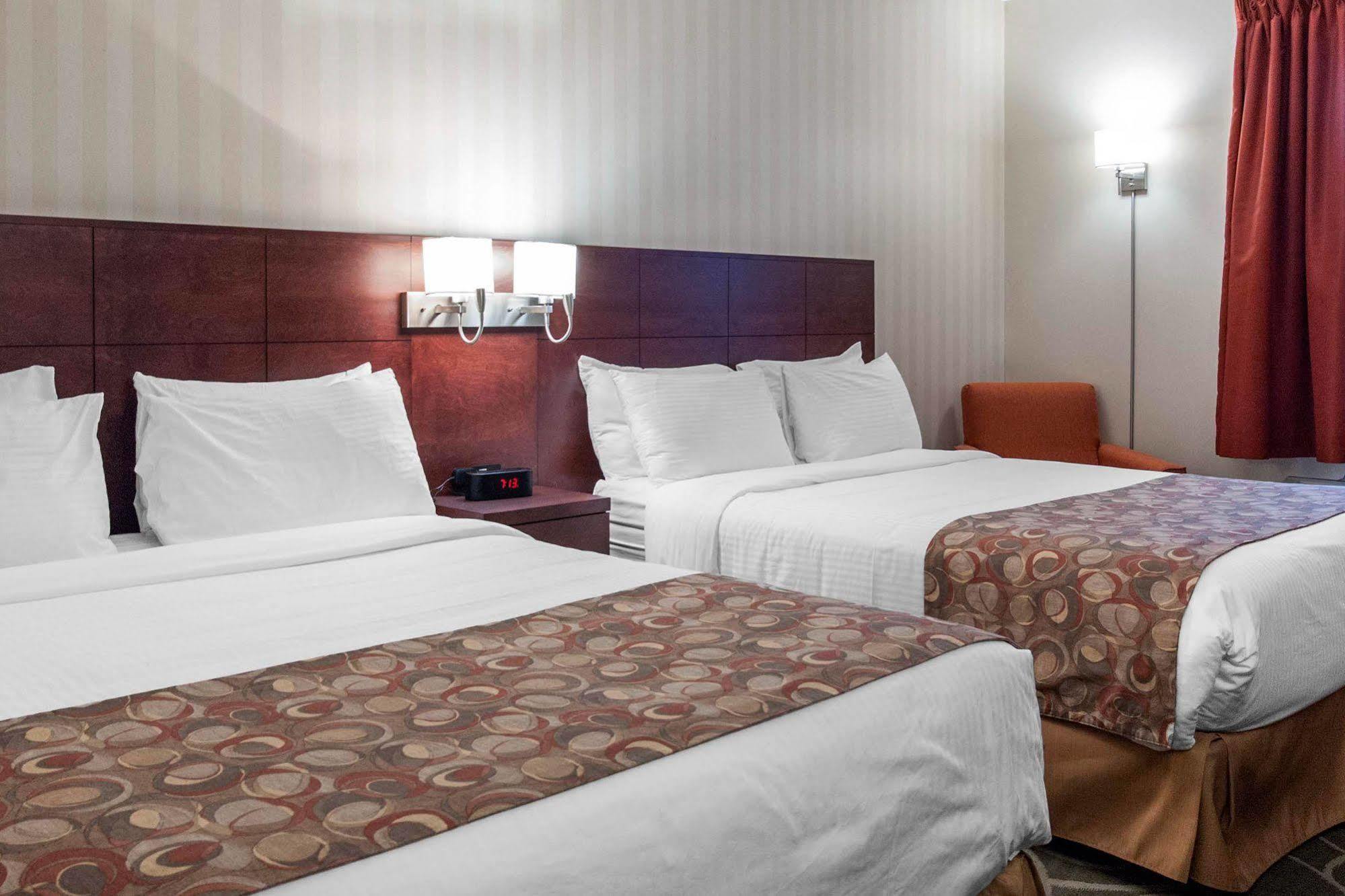 ควอลิตี้ โฮเต็ล แอนด์ สวีท Hotel แกนเดอร์ ภายนอก รูปภาพ